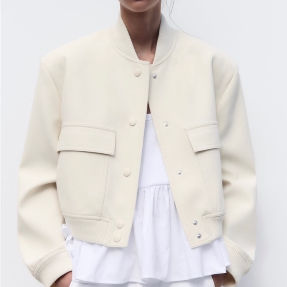 ZARA WHITE BOMBER JACKET. MAXI POCKET BOMBER